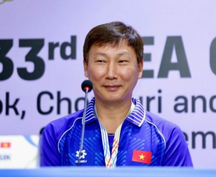 HLV Kim Sang-Sik – nhà cầm quân Hàn Quốc đang nhận nhiều kỳ vọng tại bóng đá Việt Nam. 