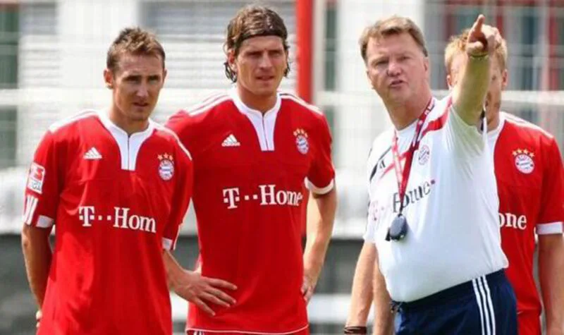 Louis van Gaal đặt nền móng nhân sự và chiến thuật cho một thế hệ Bayern Munich thành công trong thập niên tiếp theo.