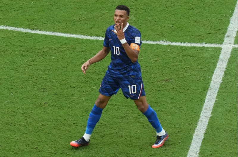 Kylian Mbappé tiếp tục ghi dấu ấn bằng thành tích săn bàn nổi bật tại World Cup.