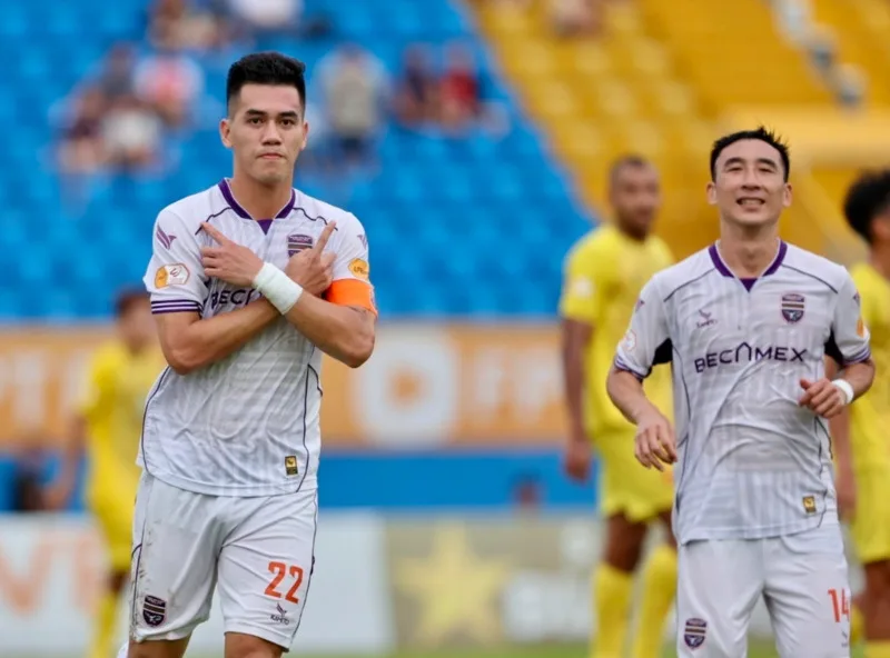 Cầu thủ Tiến Linh ghi dấu ấn tại V.League bằng khả năng săn bàn và duy trì phong độ qua nhiều mùa giải.