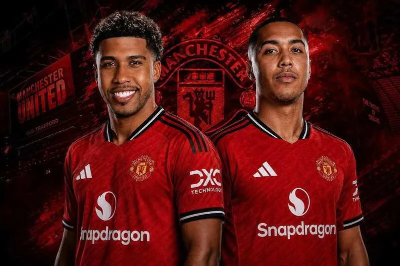 Andrey Santos và Youri Tielemans bổ sung khả năng tranh chấp, kiểm soát bóng và tổ chức tấn công cho tuyến giữa MU.