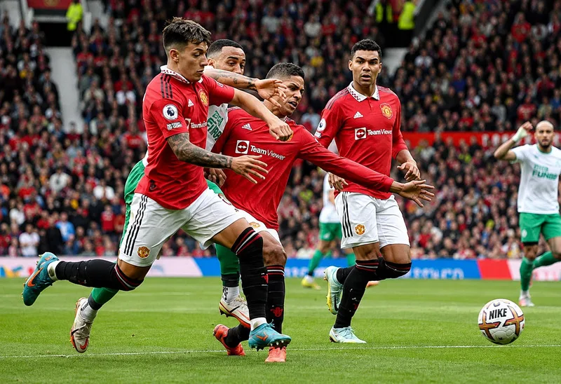 Manchester United cần ổn định vị trí thủ môn, hoàn thiện khả năng phòng ngự chuyển trạng thái và xác định bộ khung chính thức.