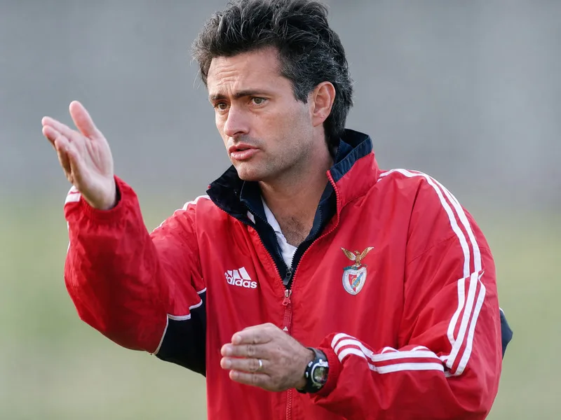 Jose Mourinho đi từ một cầu thủ ít tên tuổi đến vị trí chiến lược gia hàng đầu châu Âu